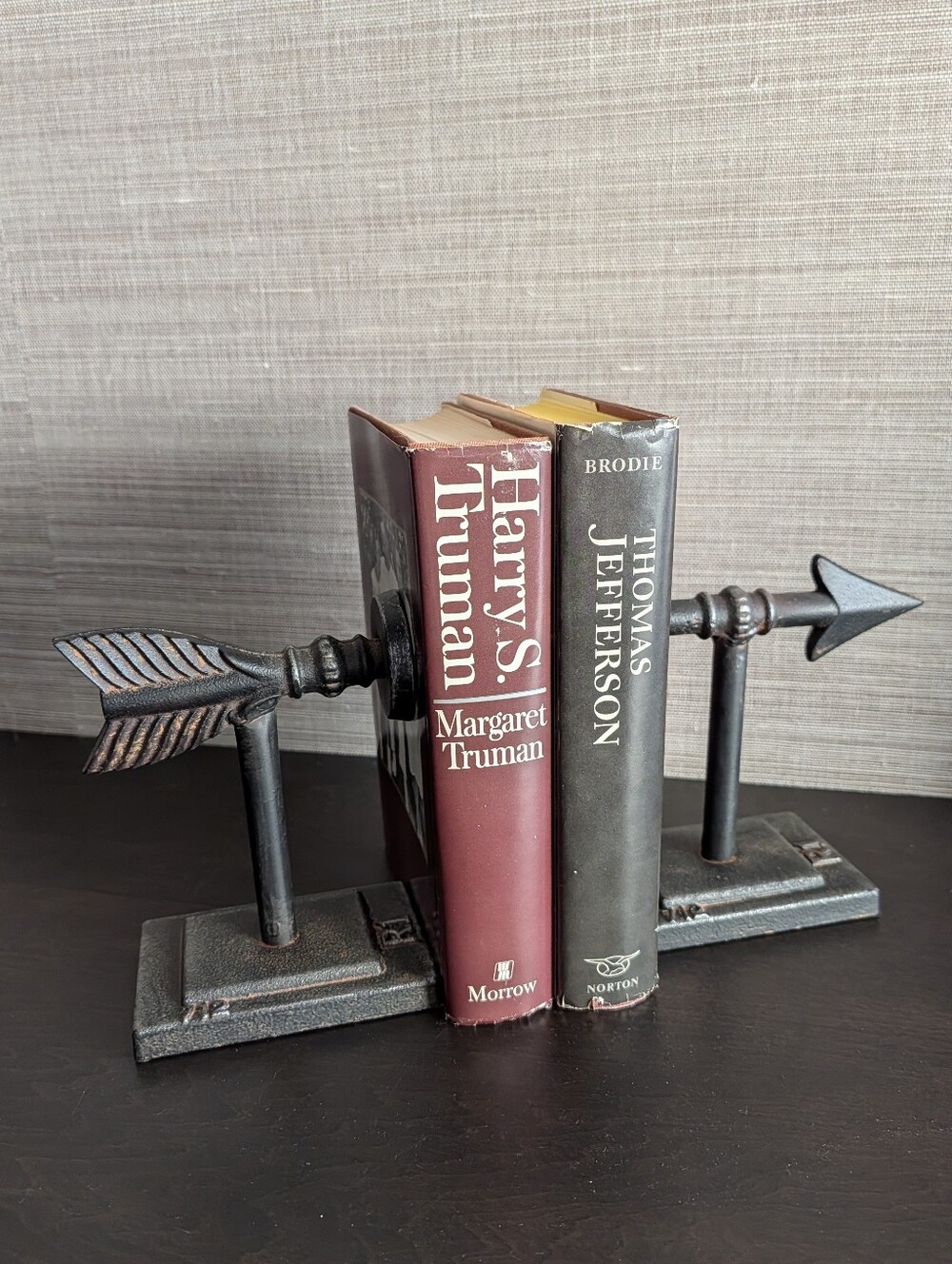 CAST IRON ARROW set of bookends book ends